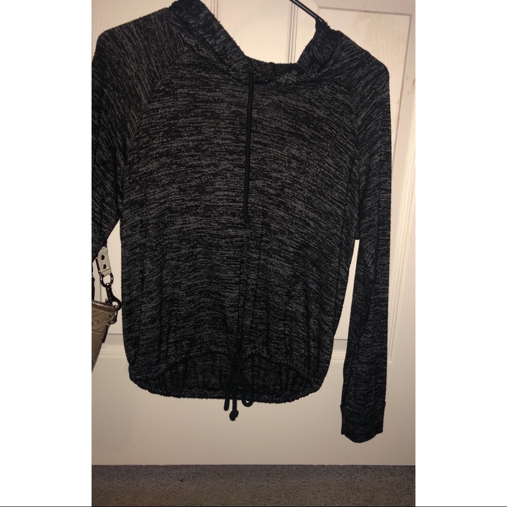 RUE21 lightweight pullover shirt